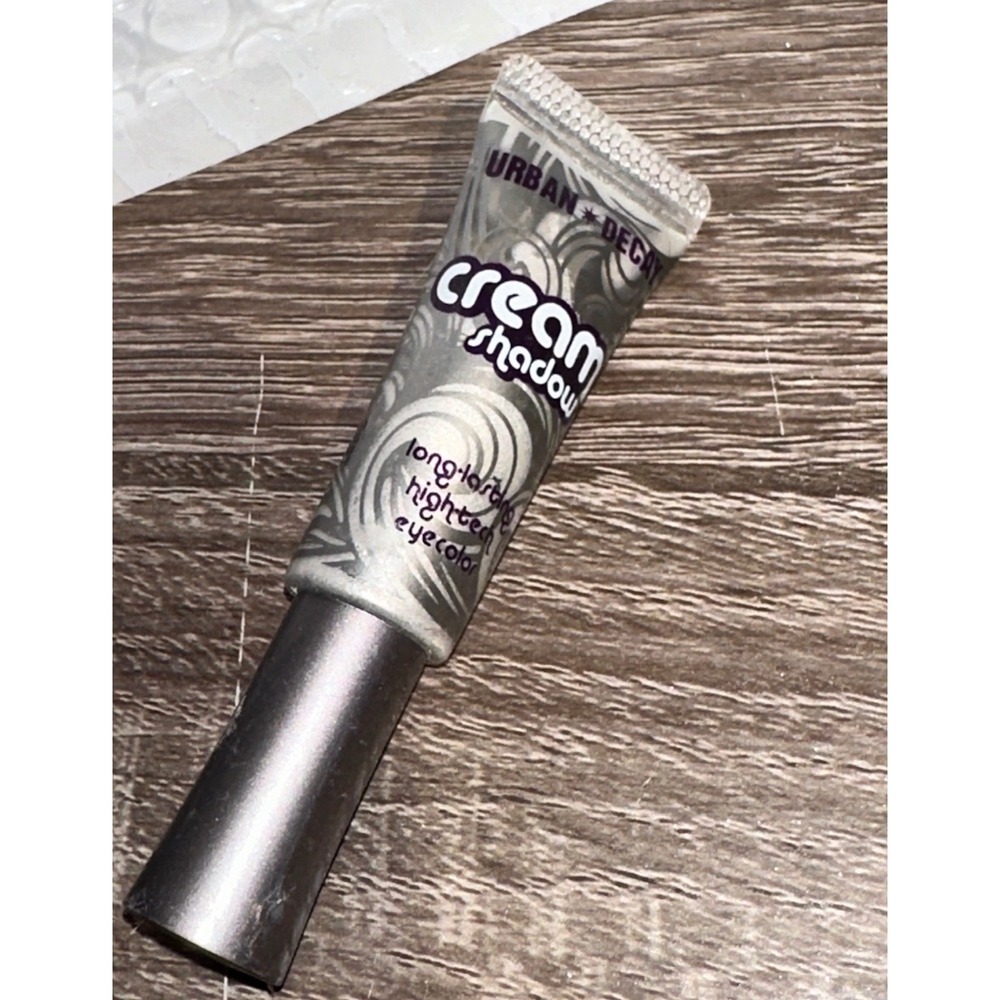 Urban Decay Cream Shadow Moonshine Silver‎ Metallic Long Lasting Eyecolor